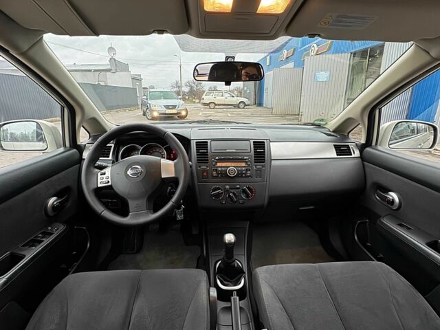 Бежевый Ниссан Тиида, объемом двигателя 1.6 л и пробегом 197 тыс. км за 6550 $, фото 8 на Automoto.ua