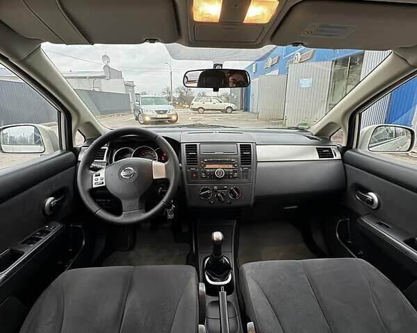 Бежевый Ниссан Тиида, объемом двигателя 1.6 л и пробегом 197 тыс. км за 6550 $, фото 8 на Automoto.ua