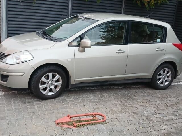 Бежевый Ниссан Тиида, объемом двигателя 1.6 л и пробегом 100 тыс. км за 5700 $, фото 1 на Automoto.ua