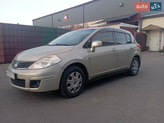 Бежевый Ниссан Тиида, объемом двигателя 1.6 л и пробегом 316 тыс. км за 4300 $, фото 3 на Automoto.ua