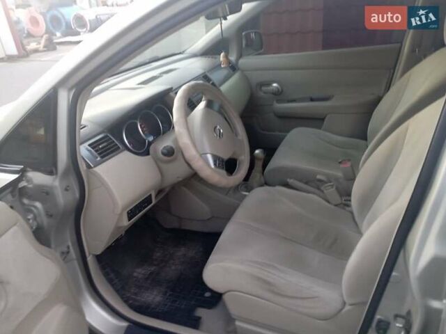 Бежевый Ниссан Тиида, объемом двигателя 1.6 л и пробегом 316 тыс. км за 4300 $, фото 5 на Automoto.ua