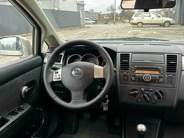 Бежевый Ниссан Тиида, объемом двигателя 1.6 л и пробегом 197 тыс. км за 6550 $, фото 10 на Automoto.ua