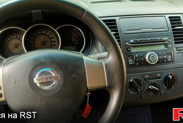 Бежевий Ніссан Тііда, об'ємом двигуна 1.6 л та пробігом 197 тис. км за 2900 $, фото 6 на Automoto.ua