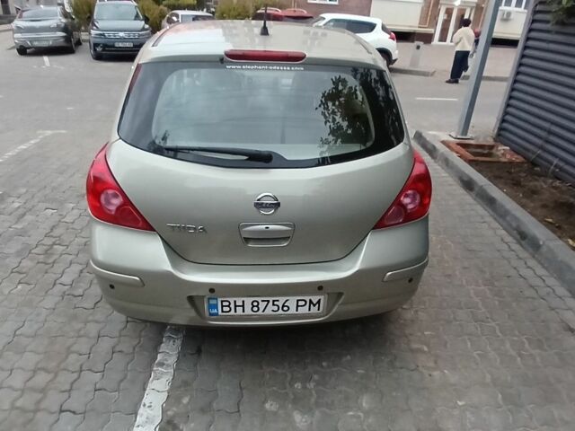 Бежевый Ниссан Тиида, объемом двигателя 1.6 л и пробегом 100 тыс. км за 5700 $, фото 2 на Automoto.ua