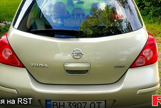Бежевий Ніссан Тііда, об'ємом двигуна 1.6 л та пробігом 197 тис. км за 2900 $, фото 3 на Automoto.ua