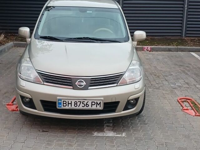 Бежевый Ниссан Тиида, объемом двигателя 1.6 л и пробегом 100 тыс. км за 5700 $, фото 6 на Automoto.ua