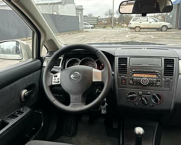 Бежевый Ниссан Тиида, объемом двигателя 1.6 л и пробегом 197 тыс. км за 6550 $, фото 10 на Automoto.ua