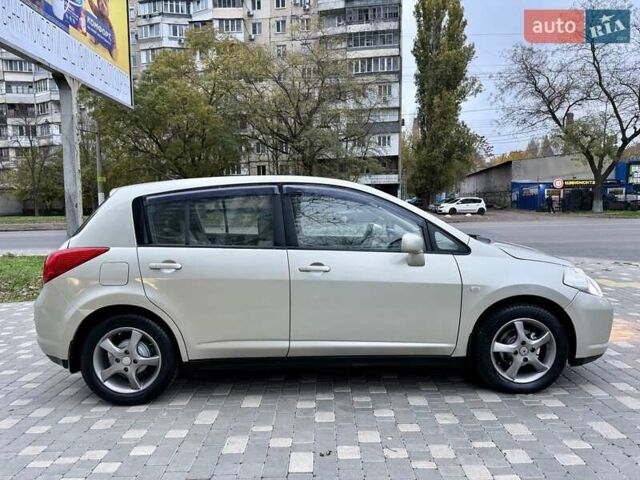 Бежевый Ниссан Тиида, объемом двигателя 1.6 л и пробегом 167 тыс. км за 4999 $, фото 5 на Automoto.ua