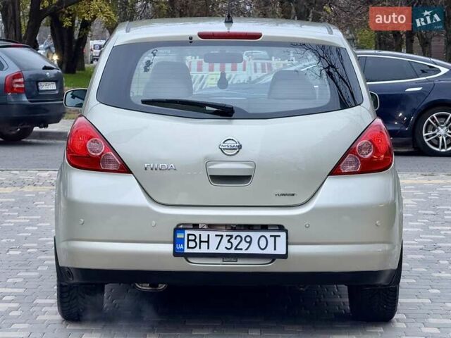 Бежевый Ниссан Тиида, объемом двигателя 1.6 л и пробегом 167 тыс. км за 4999 $, фото 4 на Automoto.ua