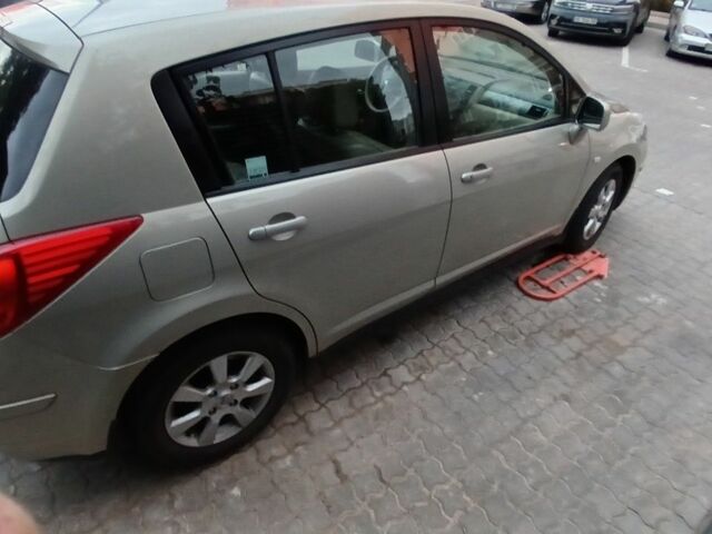 Бежевый Ниссан Тиида, объемом двигателя 1.6 л и пробегом 100 тыс. км за 5700 $, фото 4 на Automoto.ua