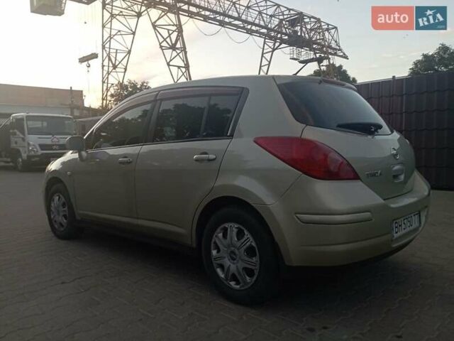 Бежевый Ниссан Тиида, объемом двигателя 1.6 л и пробегом 316 тыс. км за 4300 $, фото 2 на Automoto.ua