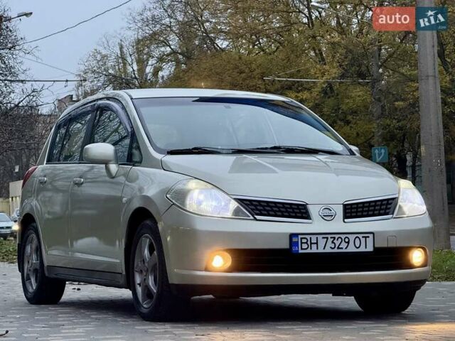 Бежевый Ниссан Тиида, объемом двигателя 1.6 л и пробегом 167 тыс. км за 4999 $, фото 1 на Automoto.ua