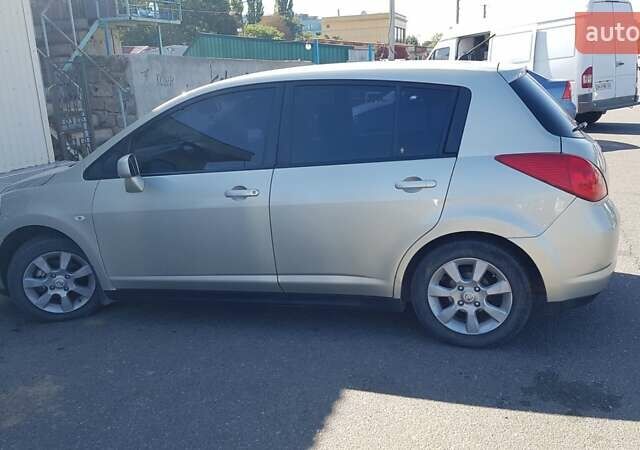 Бежевий Ніссан Тііда, об'ємом двигуна 1.6 л та пробігом 160 тис. км за 5700 $, фото 4 на Automoto.ua