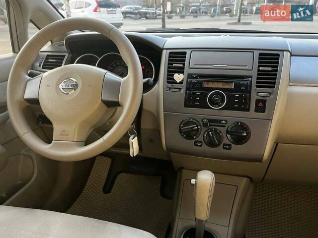 Бежевый Ниссан Тиида, объемом двигателя 1.6 л и пробегом 150 тыс. км за 6500 $, фото 12 на Automoto.ua