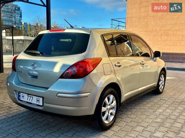 Бежевый Ниссан Тиида, объемом двигателя 1.6 л и пробегом 187 тыс. км за 6400 $, фото 2 на Automoto.ua