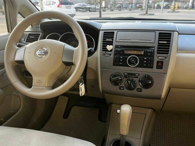 Бежевый Ниссан Тиида, объемом двигателя 1.6 л и пробегом 150 тыс. км за 6500 $, фото 12 на Automoto.ua