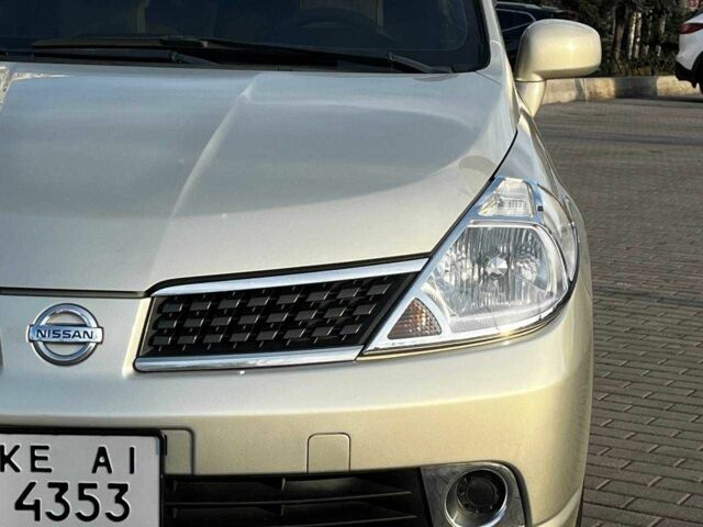 Бежевый Ниссан Тиида, объемом двигателя 1.6 л и пробегом 150 тыс. км за 6500 $, фото 7 на Automoto.ua