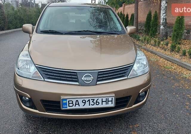 Бежевый Ниссан Тиида, объемом двигателя 1.6 л и пробегом 100 тыс. км за 6100 $, фото 2 на Automoto.ua