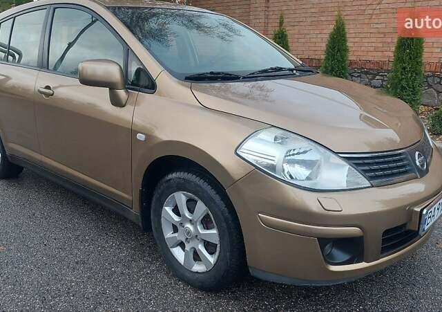 Бежевый Ниссан Тиида, объемом двигателя 1.6 л и пробегом 100 тыс. км за 6100 $, фото 1 на Automoto.ua