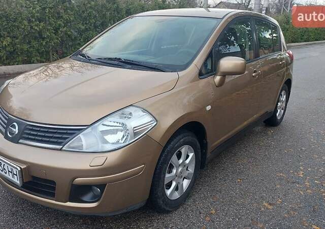 Бежевый Ниссан Тиида, объемом двигателя 1.6 л и пробегом 100 тыс. км за 6100 $, фото 6 на Automoto.ua