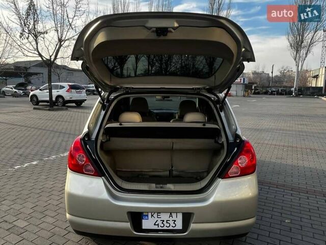 Бежевый Ниссан Тиида, объемом двигателя 1.6 л и пробегом 150 тыс. км за 6500 $, фото 15 на Automoto.ua