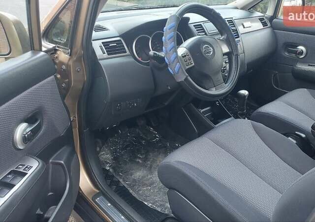 Бежевый Ниссан Тиида, объемом двигателя 1.6 л и пробегом 100 тыс. км за 6100 $, фото 18 на Automoto.ua