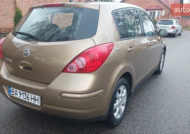 Бежевый Ниссан Тиида, объемом двигателя 1.6 л и пробегом 100 тыс. км за 6100 $, фото 9 на Automoto.ua