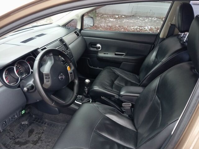 Бежевый Ниссан Тиида, объемом двигателя 1.8 л и пробегом 252 тыс. км за 6900 $, фото 2 на Automoto.ua