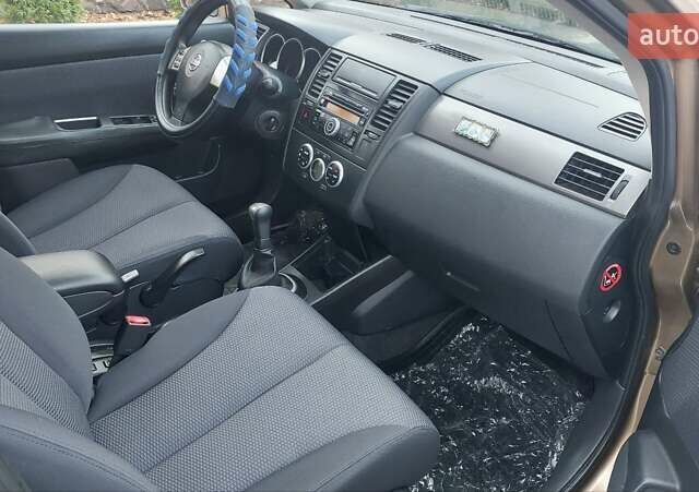 Бежевый Ниссан Тиида, объемом двигателя 1.6 л и пробегом 100 тыс. км за 6100 $, фото 17 на Automoto.ua