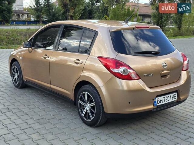 Бежевый Ниссан Тиида, объемом двигателя 1.6 л и пробегом 62 тыс. км за 7900 $, фото 3 на Automoto.ua