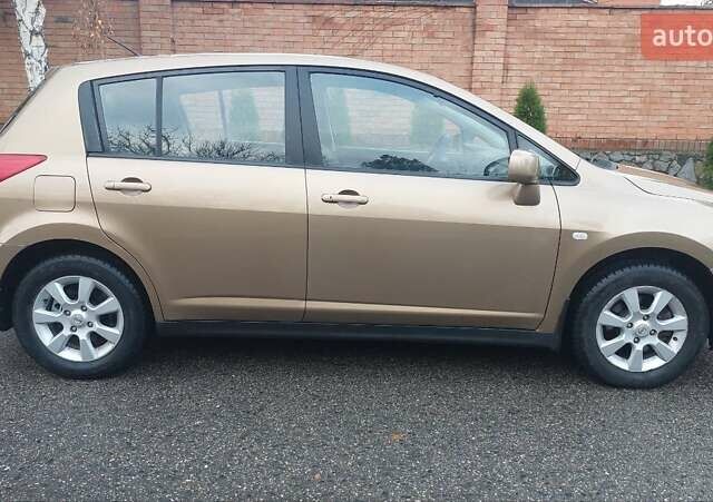 Бежевый Ниссан Тиида, объемом двигателя 1.6 л и пробегом 100 тыс. км за 6100 $, фото 3 на Automoto.ua