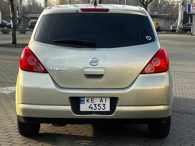 Бежевый Ниссан Тиида, объемом двигателя 1.6 л и пробегом 150 тыс. км за 6500 $, фото 4 на Automoto.ua