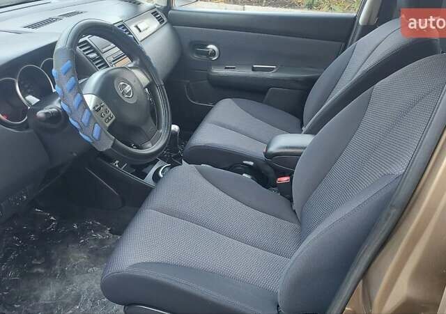 Бежевый Ниссан Тиида, объемом двигателя 1.6 л и пробегом 100 тыс. км за 6100 $, фото 14 на Automoto.ua