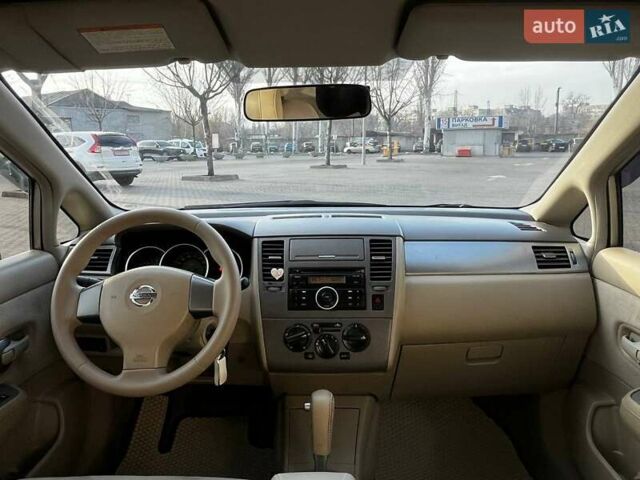 Бежевый Ниссан Тиида, объемом двигателя 1.6 л и пробегом 150 тыс. км за 6500 $, фото 13 на Automoto.ua