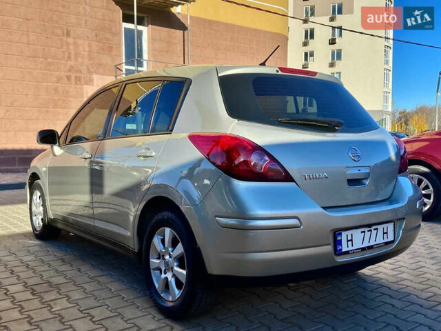 Бежевый Ниссан Тиида, объемом двигателя 1.6 л и пробегом 187 тыс. км за 6400 $, фото 1 на Automoto.ua