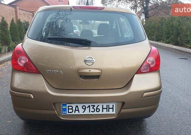 Бежевый Ниссан Тиида, объемом двигателя 1.6 л и пробегом 100 тыс. км за 6100 $, фото 5 на Automoto.ua