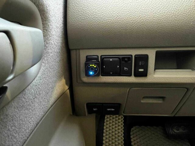 Бежевый Ниссан Тиида, объемом двигателя 1.6 л и пробегом 150 тыс. км за 6500 $, фото 16 на Automoto.ua