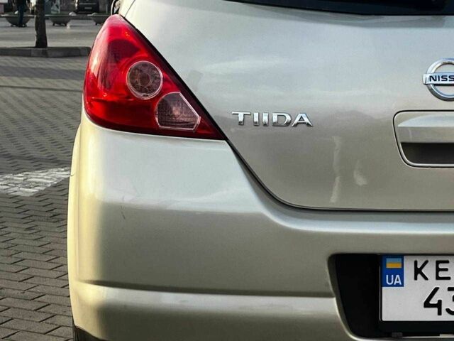 Бежевый Ниссан Тиида, объемом двигателя 1.6 л и пробегом 150 тыс. км за 6500 $, фото 5 на Automoto.ua