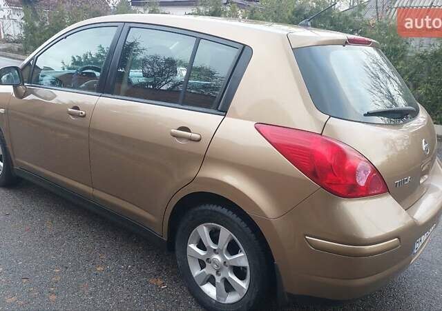 Бежевый Ниссан Тиида, объемом двигателя 1.6 л и пробегом 100 тыс. км за 6100 $, фото 8 на Automoto.ua