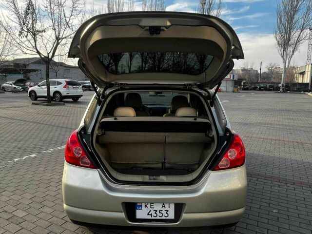 Бежевый Ниссан Тиида, объемом двигателя 1.6 л и пробегом 150 тыс. км за 6500 $, фото 15 на Automoto.ua