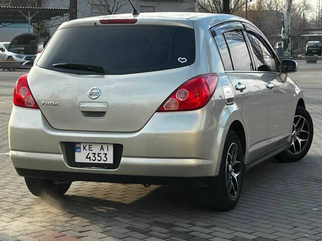 Бежевый Ниссан Тиида, объемом двигателя 1.6 л и пробегом 150 тыс. км за 6500 $, фото 3 на Automoto.ua