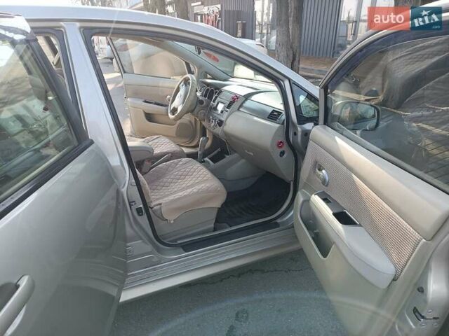 Бежевый Ниссан Тиида, объемом двигателя 1.6 л и пробегом 120 тыс. км за 6900 $, фото 12 на Automoto.ua