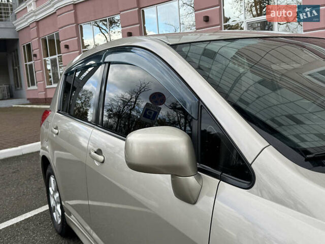 Бежевый Ниссан Тиида, объемом двигателя 1.6 л и пробегом 152 тыс. км за 6999 $, фото 4 на Automoto.ua