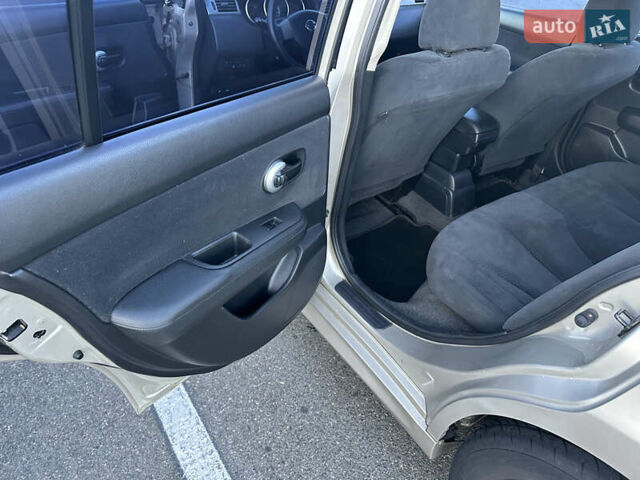 Бежевий Ніссан Тііда, об'ємом двигуна 1.6 л та пробігом 258 тис. км за 6000 $, фото 13 на Automoto.ua
