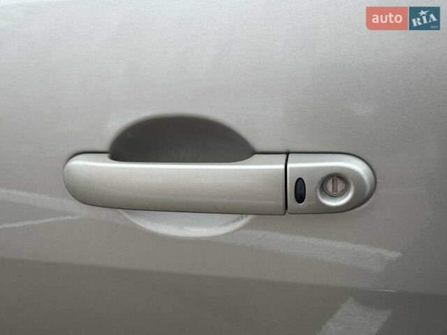 Бежевый Ниссан Тиида, объемом двигателя 1.6 л и пробегом 152 тыс. км за 6999 $, фото 11 на Automoto.ua