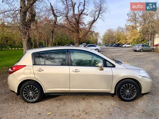 Бежевый Ниссан Тиида, объемом двигателя 1.5 л и пробегом 113 тыс. км за 7500 $, фото 11 на Automoto.ua