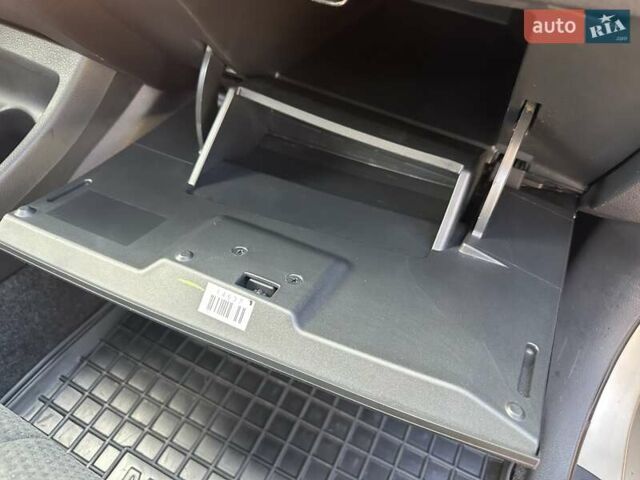 Бежевый Ниссан Тиида, объемом двигателя 1.6 л и пробегом 77 тыс. км за 7650 $, фото 42 на Automoto.ua