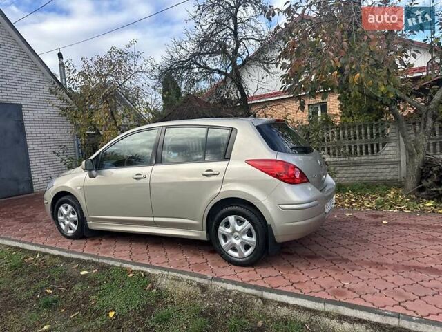 Бежевый Ниссан Тиида, объемом двигателя 1.6 л и пробегом 77 тыс. км за 7650 $, фото 4 на Automoto.ua