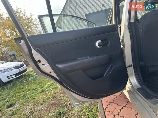 Бежевый Ниссан Тиида, объемом двигателя 1.6 л и пробегом 77 тыс. км за 7650 $, фото 18 на Automoto.ua