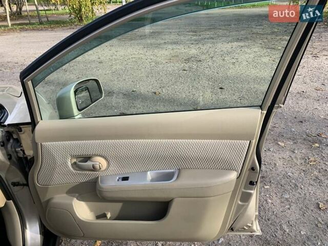 Бежевый Ниссан Тиида, объемом двигателя 1.5 л и пробегом 113 тыс. км за 7500 $, фото 28 на Automoto.ua